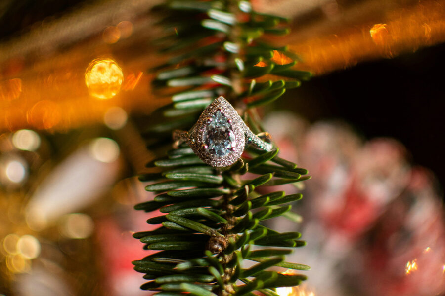 10 maneras de anunciar tu compromiso en temporada navideña