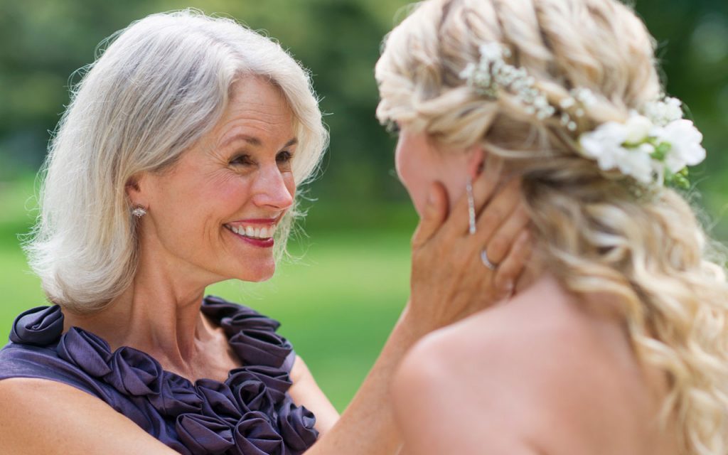 6 comentarios que la madre de la novia debe evitar