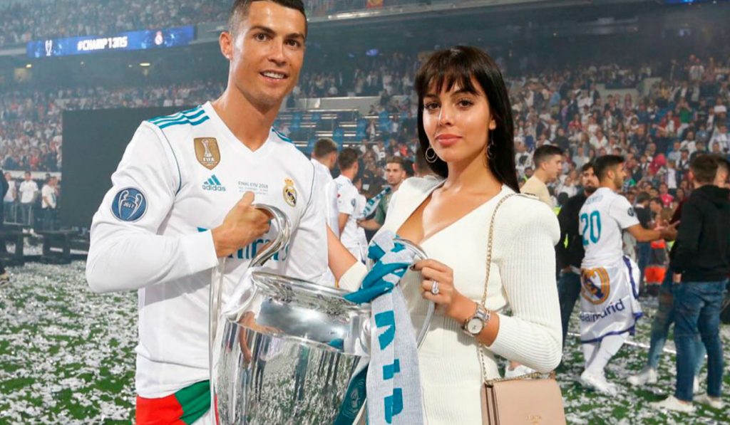 Georgina Rodríguez, la novia de Cristiano, presume su anillo en Rusia