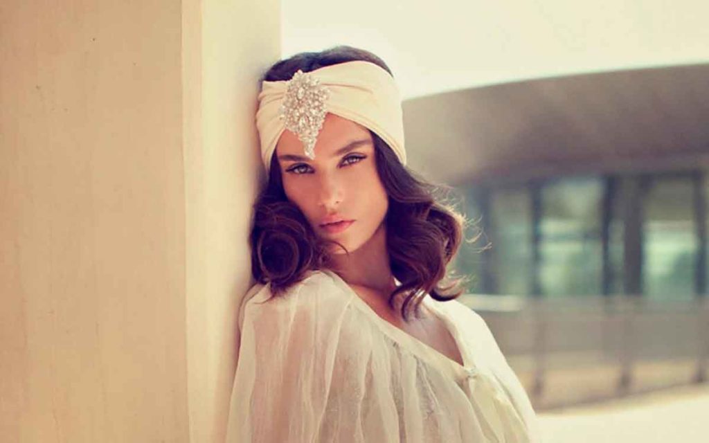 Diadema turbante, la nueva tendencia en los accesorios nupciales