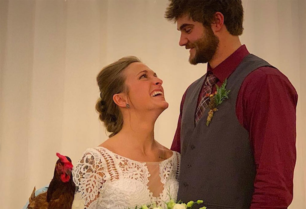 Gallina fue dama de honor en una boda y se robó toda la atención