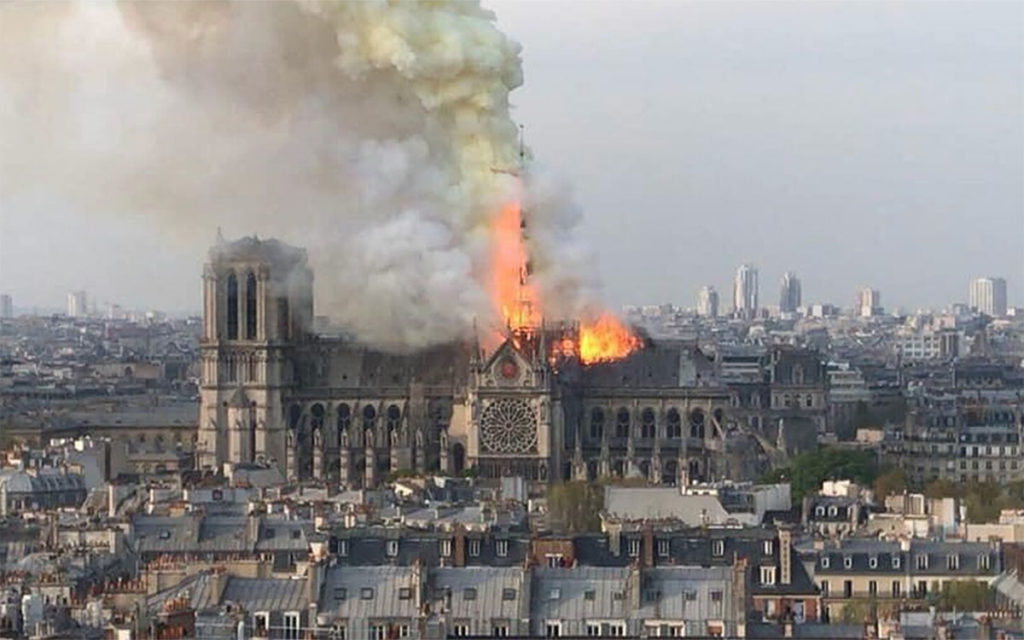 Incendio consume la Catedral de Notre Dame