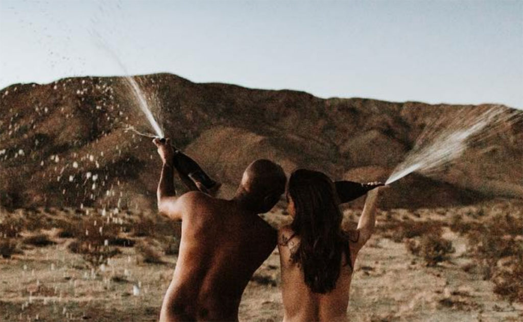 Pareja ofrece 700 pesos por hora a quien trabaje desnudo en su boda