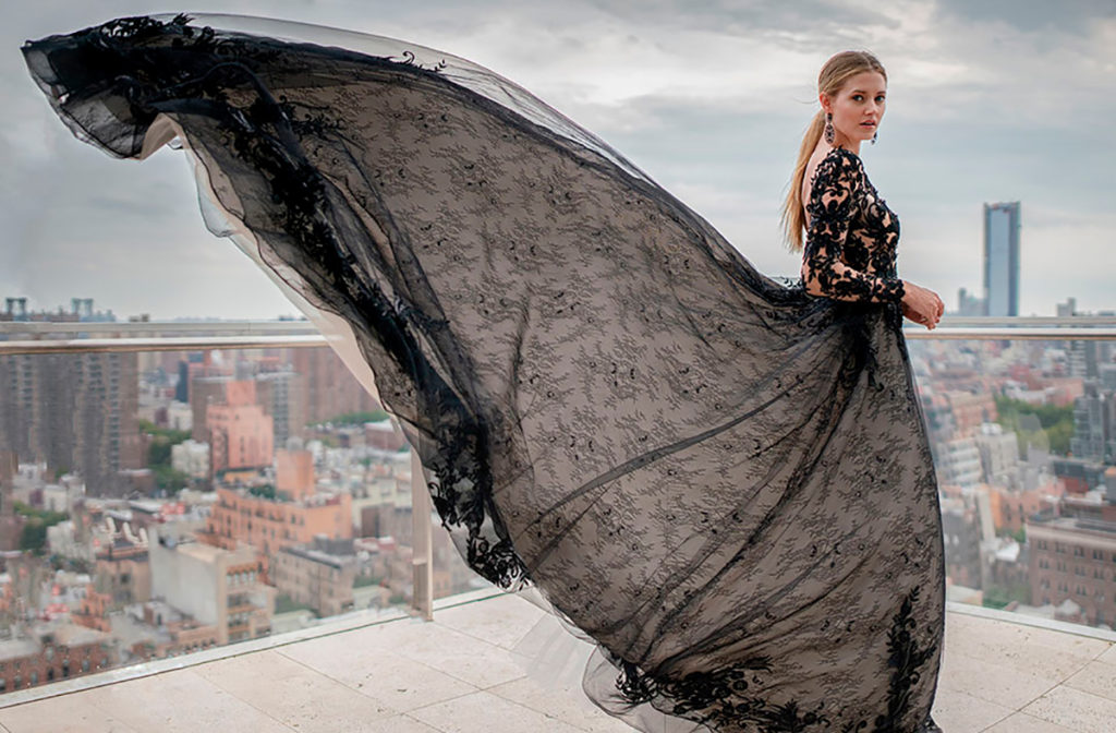 Vestidos de novia negros para bodas diferentes y elegantes