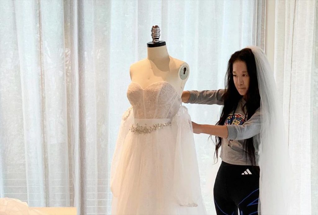 Vera Wang a punto de los 71 y con cuerpo de 20