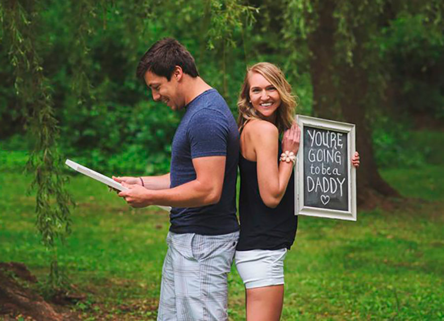 Hizo una sesión de fotos para contarle a su esposo que estaba embarazada