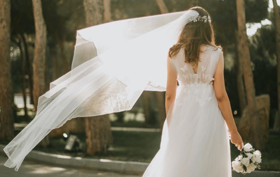 Novia muere por comer bombones en su boda