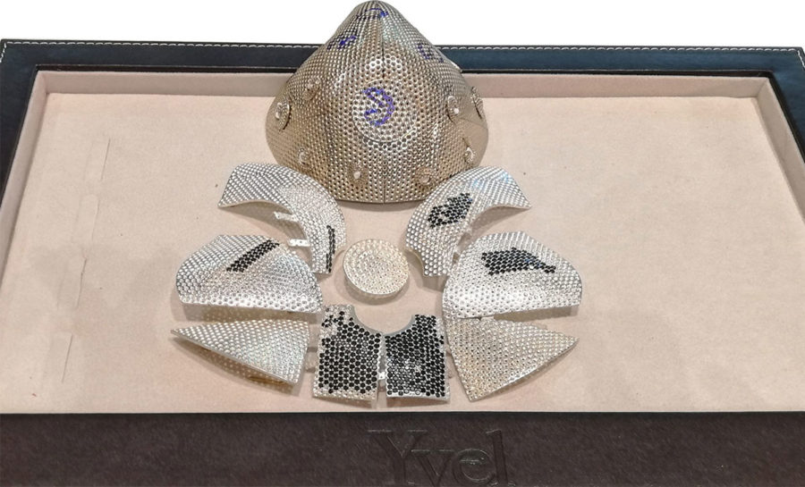 Video: Todos los detalles del cubrebocas más caro del mundo