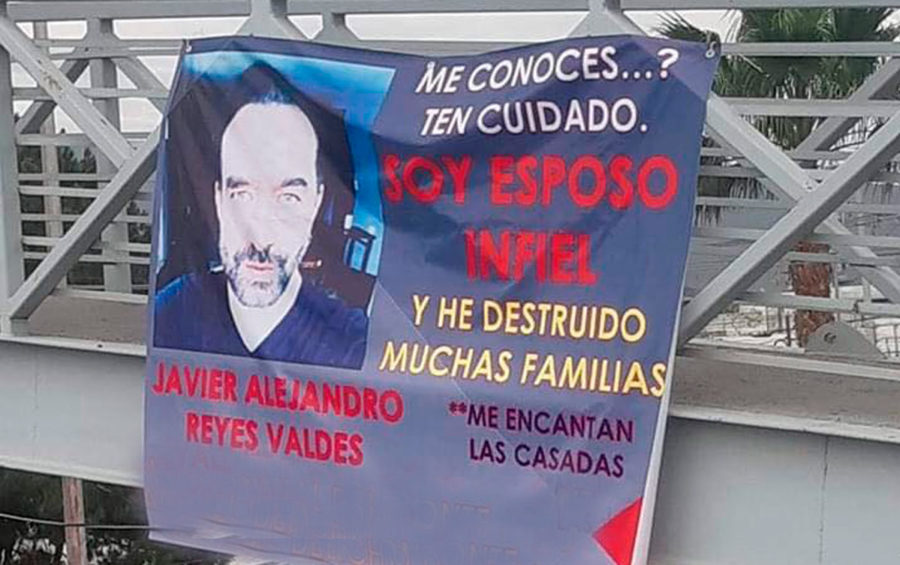 Mujer exhibe a su marido infiel en lona y las marcas locales lo aprovechan