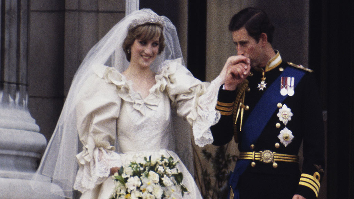 Subastarán rebanada de pastel de la boda de Lady Di y el príncipe Carlos Subastarán rebanada de pastel de la boda de Lady Di y el príncipe Carlos