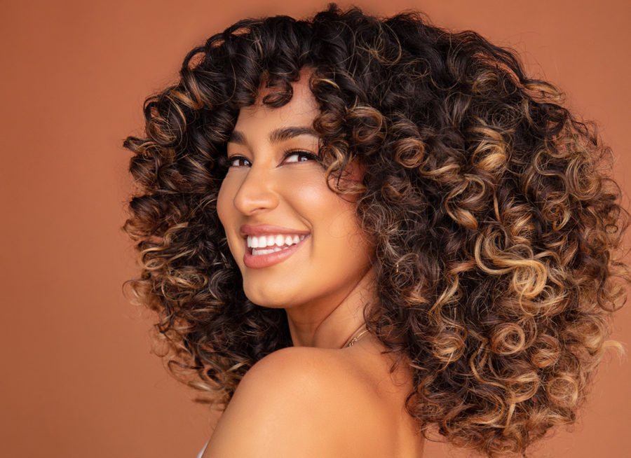 Tips para novias que aman su pelo rizado