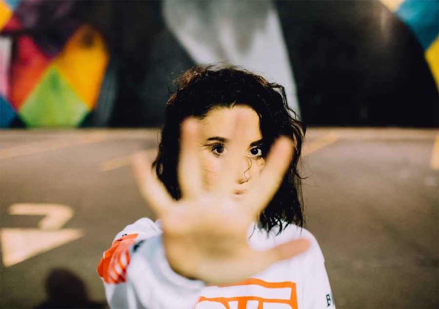 Novia canceló la boda y le avisó al novio con un cartel en la calle