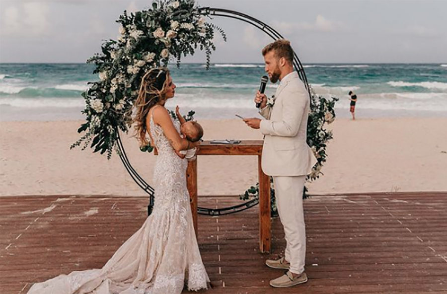 Novia amamantó a su bebé en el altar antes de dar el ‘sí’