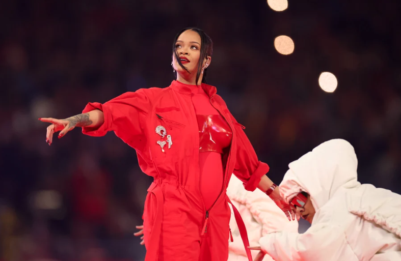 ¡Rihanna está embarazada!, reveló la noticia en el show de medio tiempo