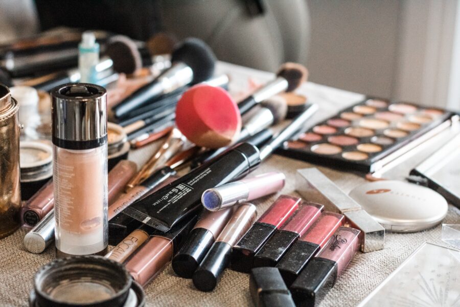 Los mejores fijadores de maquillaje para el verano