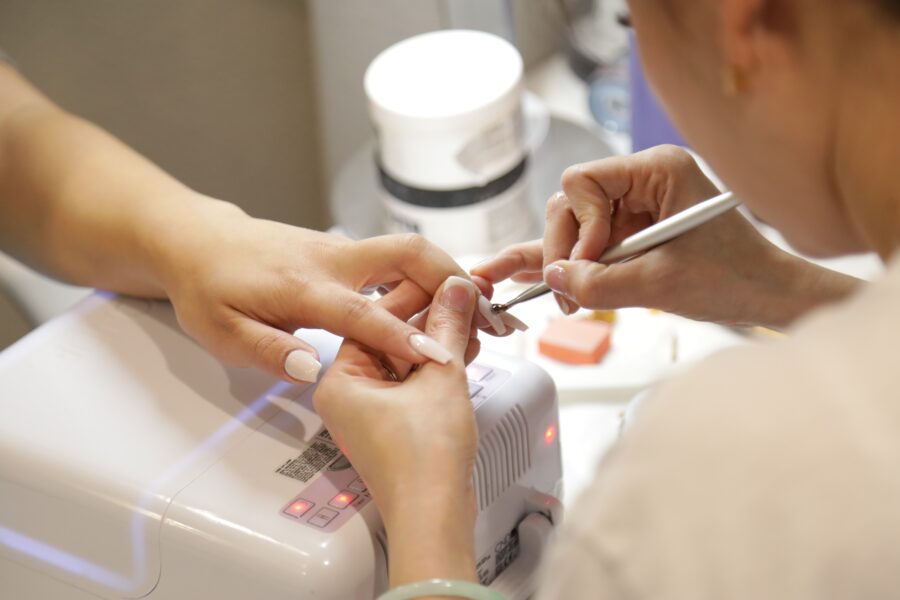 Uñas perfectas: cómo elegir el manicure ideal para tu boda