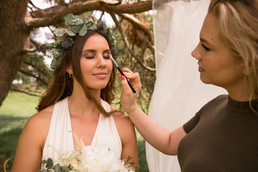 Ideas de maquillaje para boda civil con piel morena