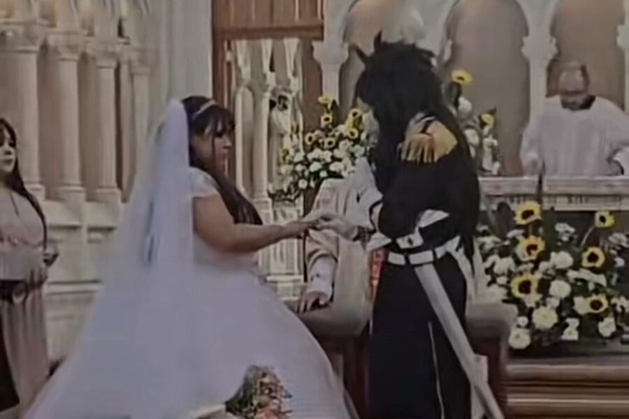 Boda otaku con temática de Los Caballeros del Zodiaco se vuelve viral en redes