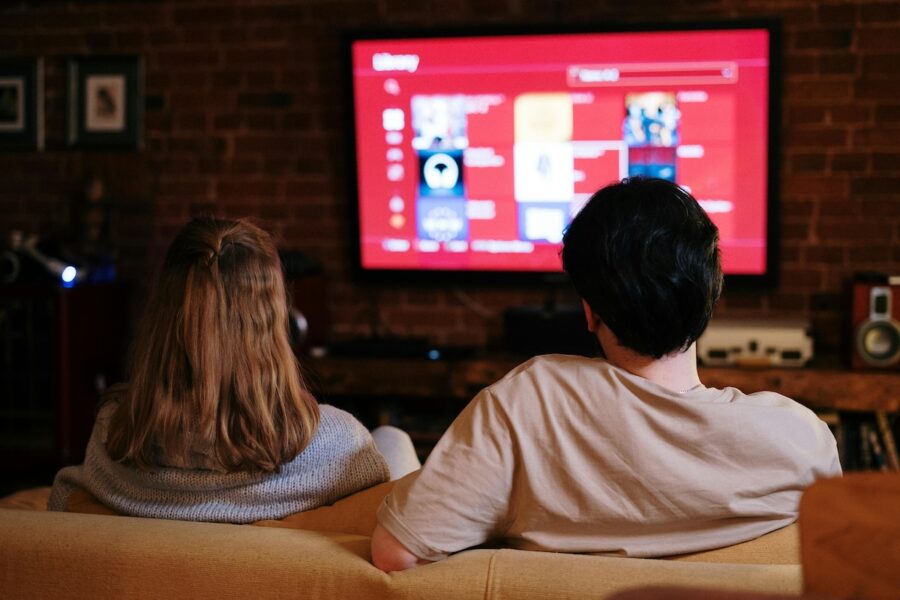 Las series más románticas que no te puedes perder en esta temporada