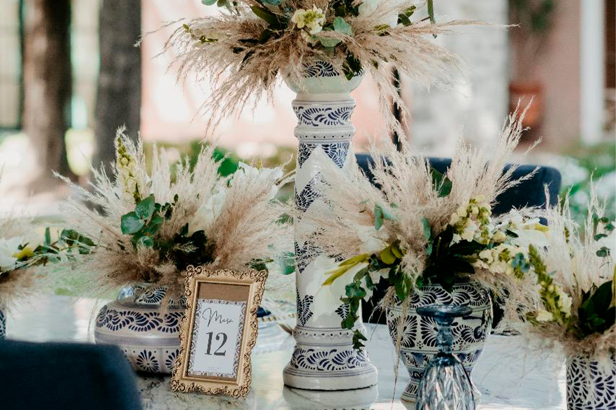 Cómo incluir la talavera poblana en tu boda (un toque de arte y tradición)